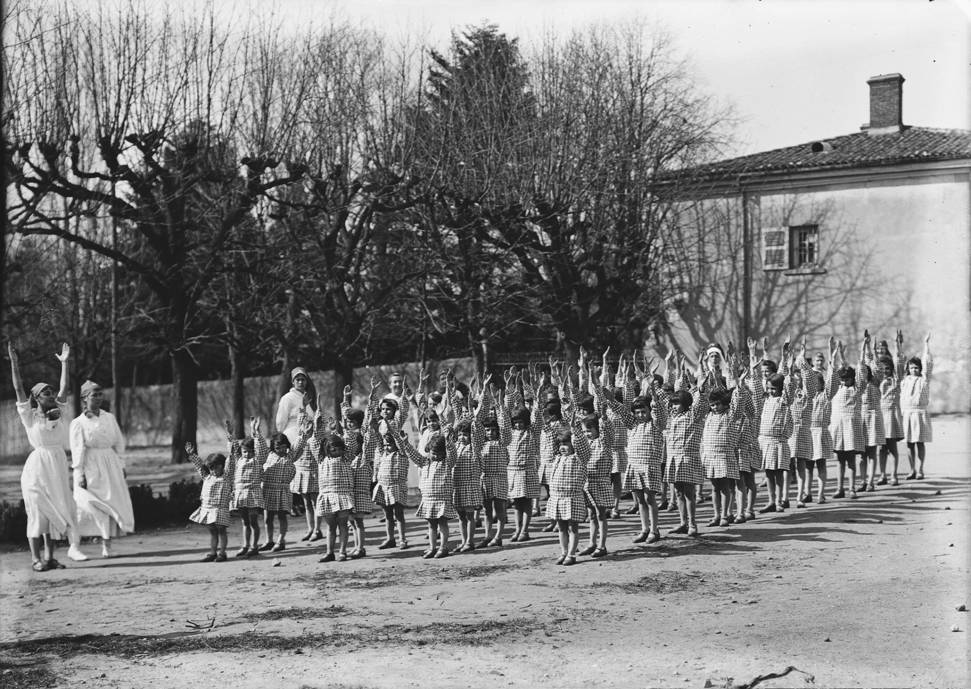 Les enfants du village